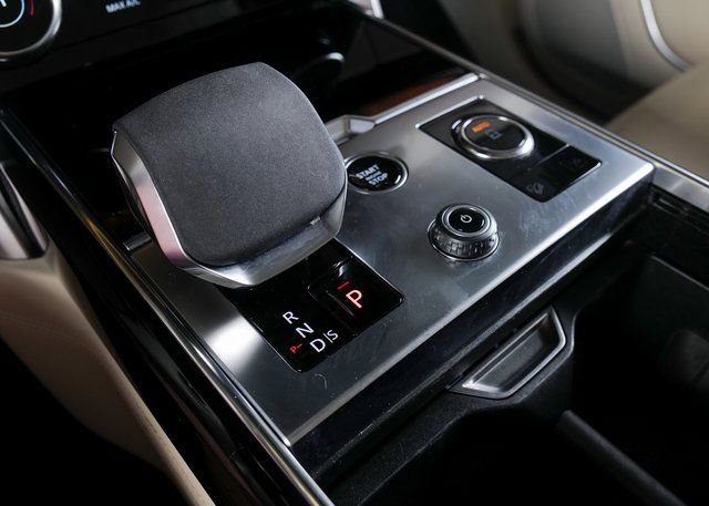 Used 2023 Land Rover Range Rover SE image 25