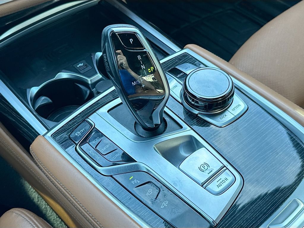 Used 2020 BMW 750i xDrive w/ Executive Package image 17