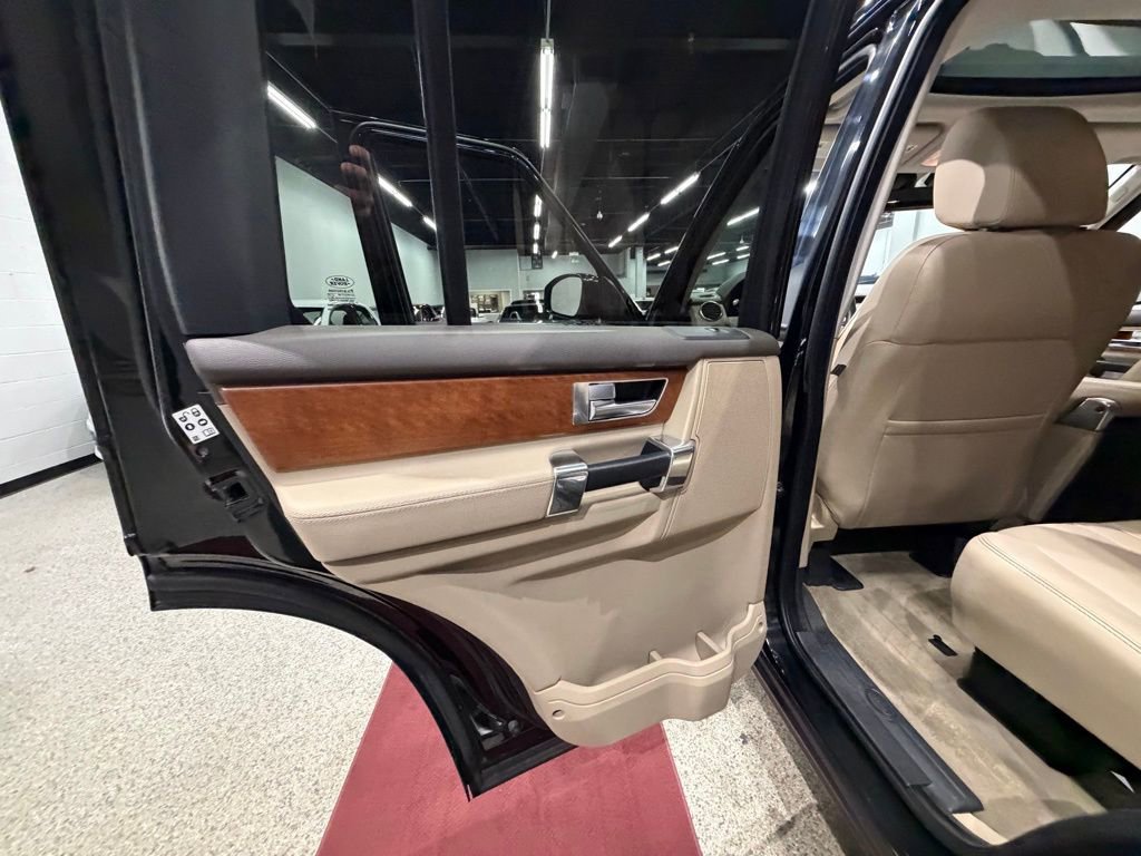 Used 2014 Land Rover LR4 HSE image 25
