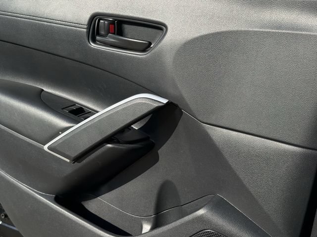 Used 2025 Toyota Corolla Cross LE FWD image 27
