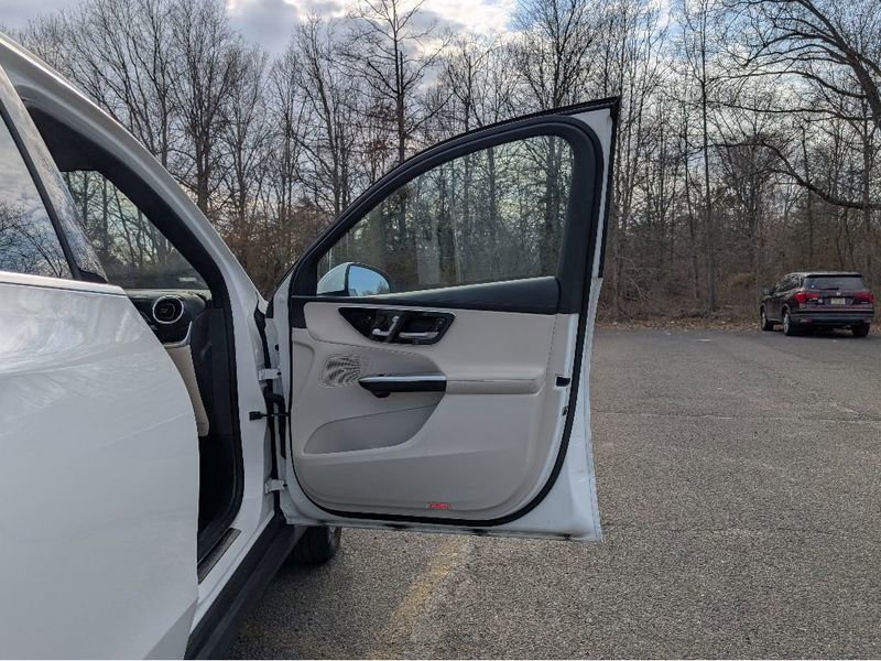Used 2024 Mercedes-Benz GLC 300 4MATIC image 12