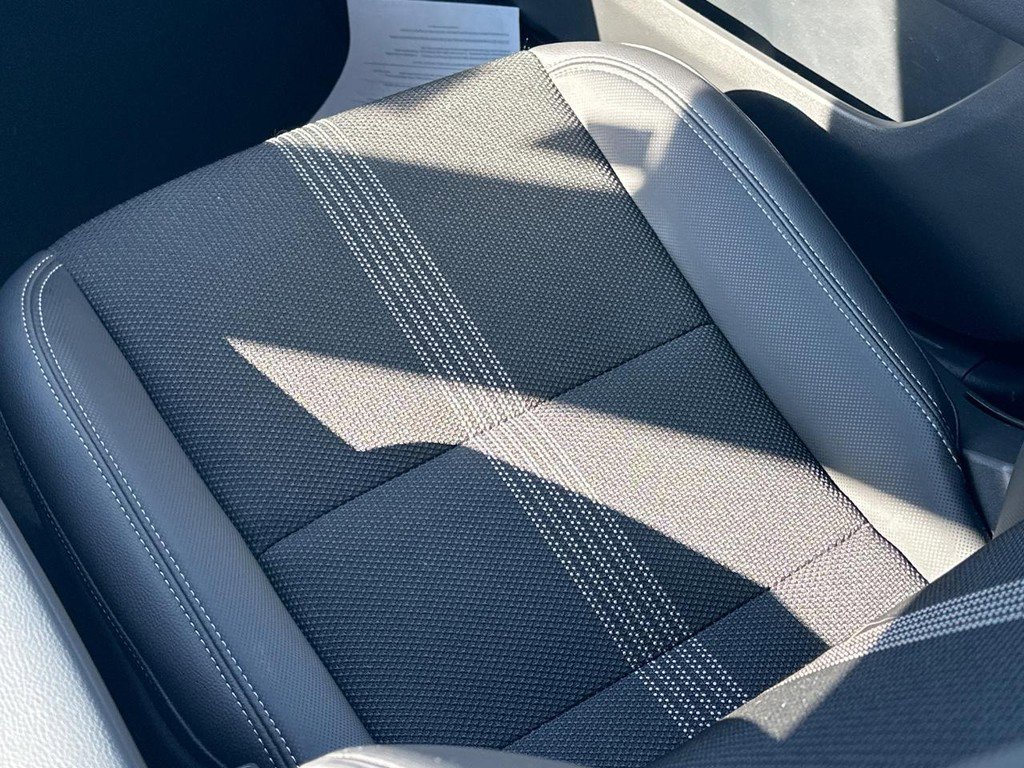 Certified 2025 MAZDA CX-50 2.5 Hybrid w/ Preferred Pkg image 16