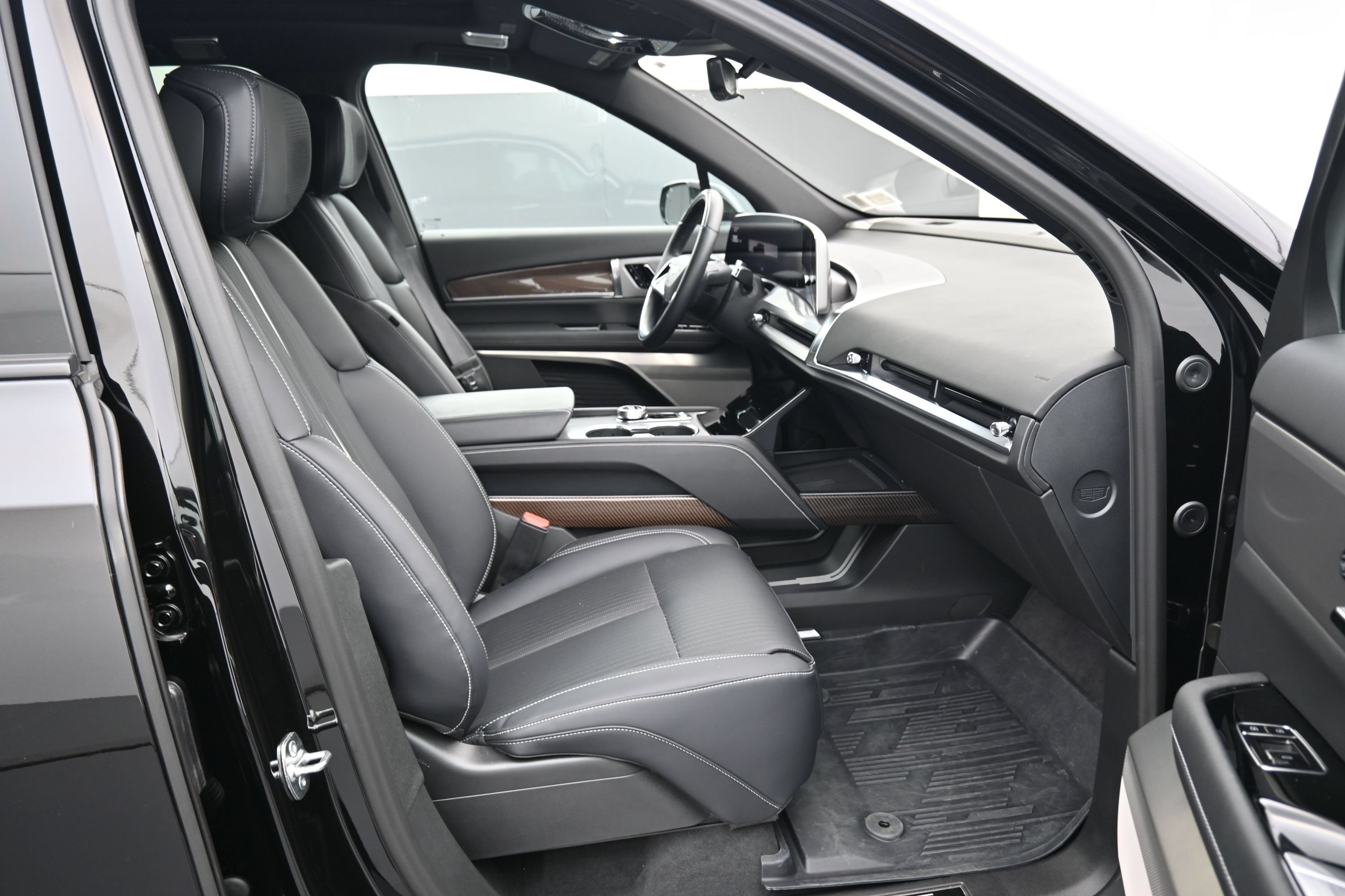 New 2026 Cadillac Vistiq Premium Luxury w/ LPO, Floor Liner Package AWD/4WD image 13
