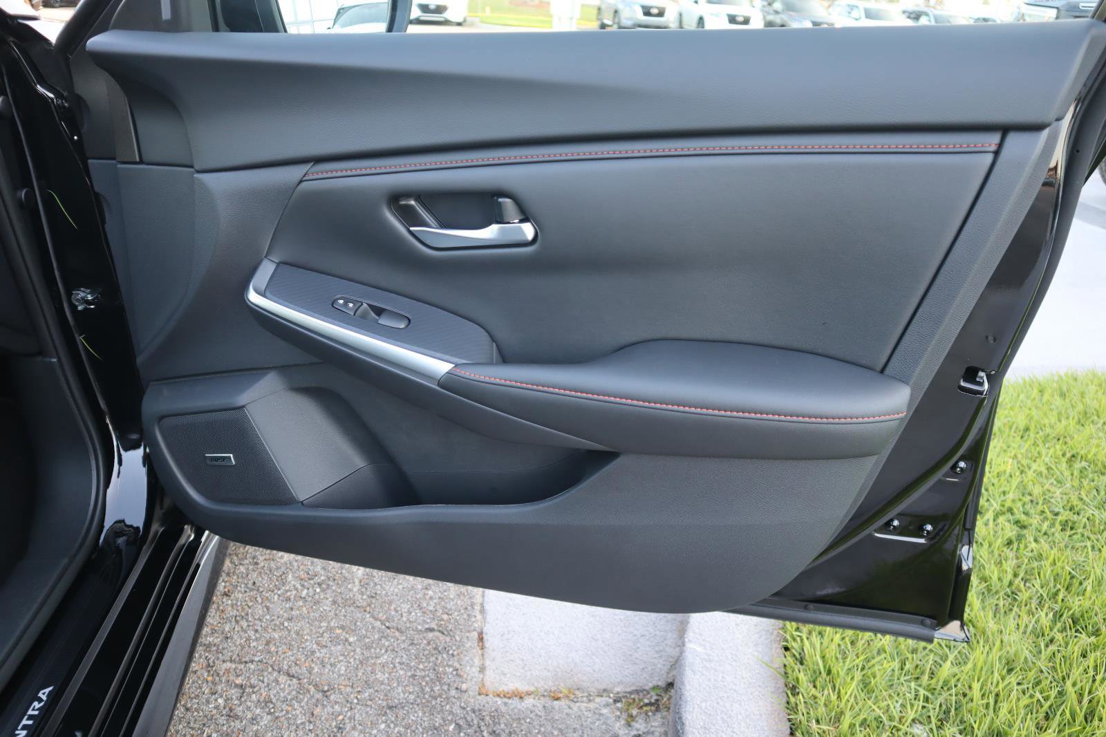 Used 2025 Nissan Sentra SR w/ SR Premium Package image 45