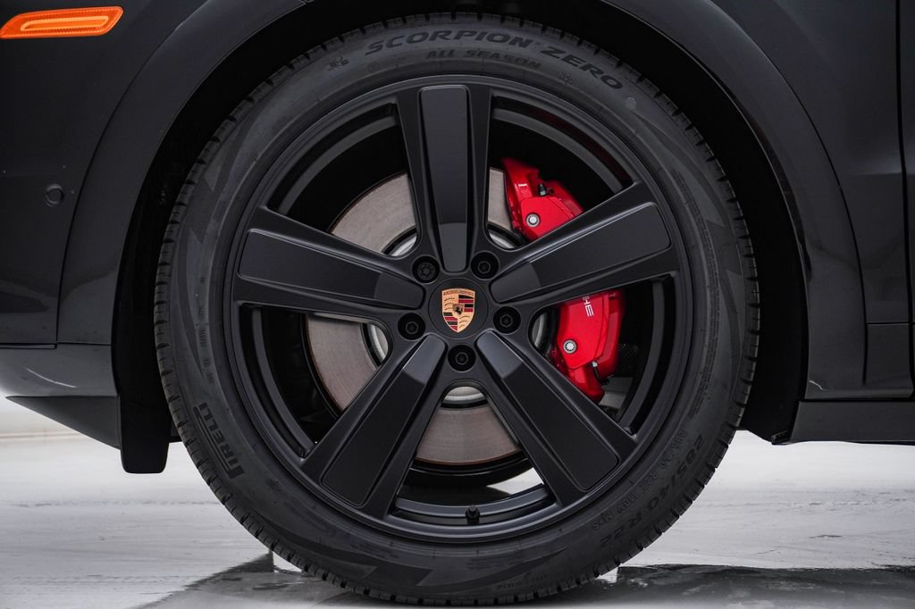 New 2026 Porsche Cayenne GTS AWD/4WD image 13