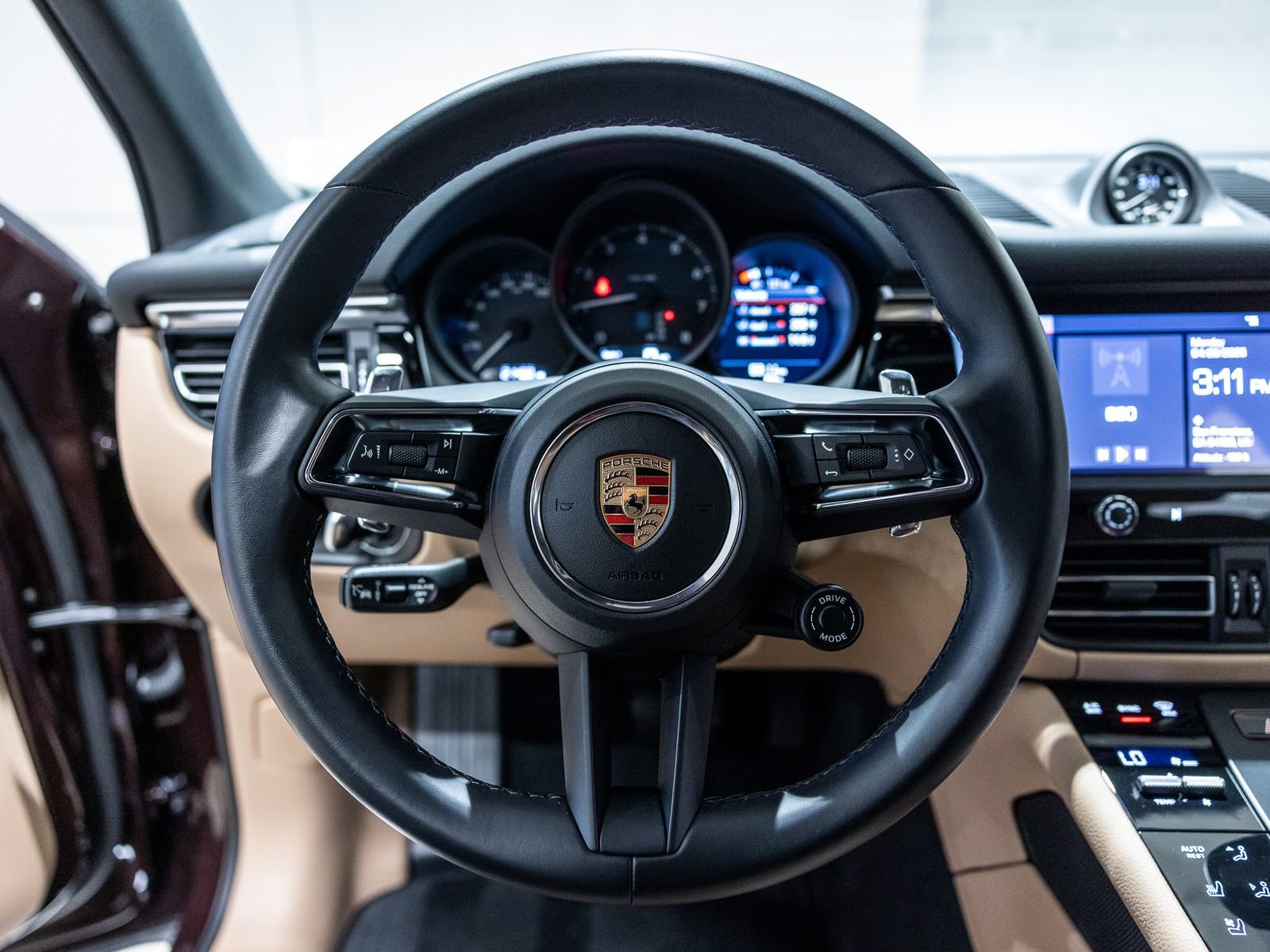 Certified 2024 Porsche Macan AWD/4WD image 6