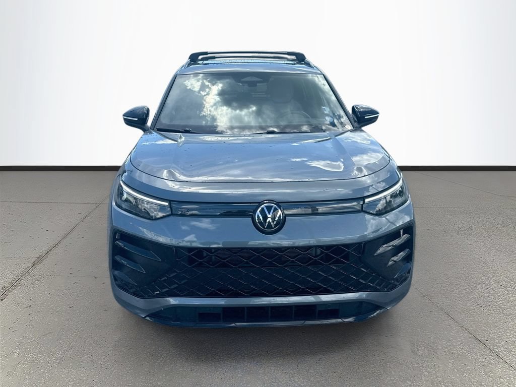 Used 2025 Volkswagen Tiguan SE R-Line FWD image 2