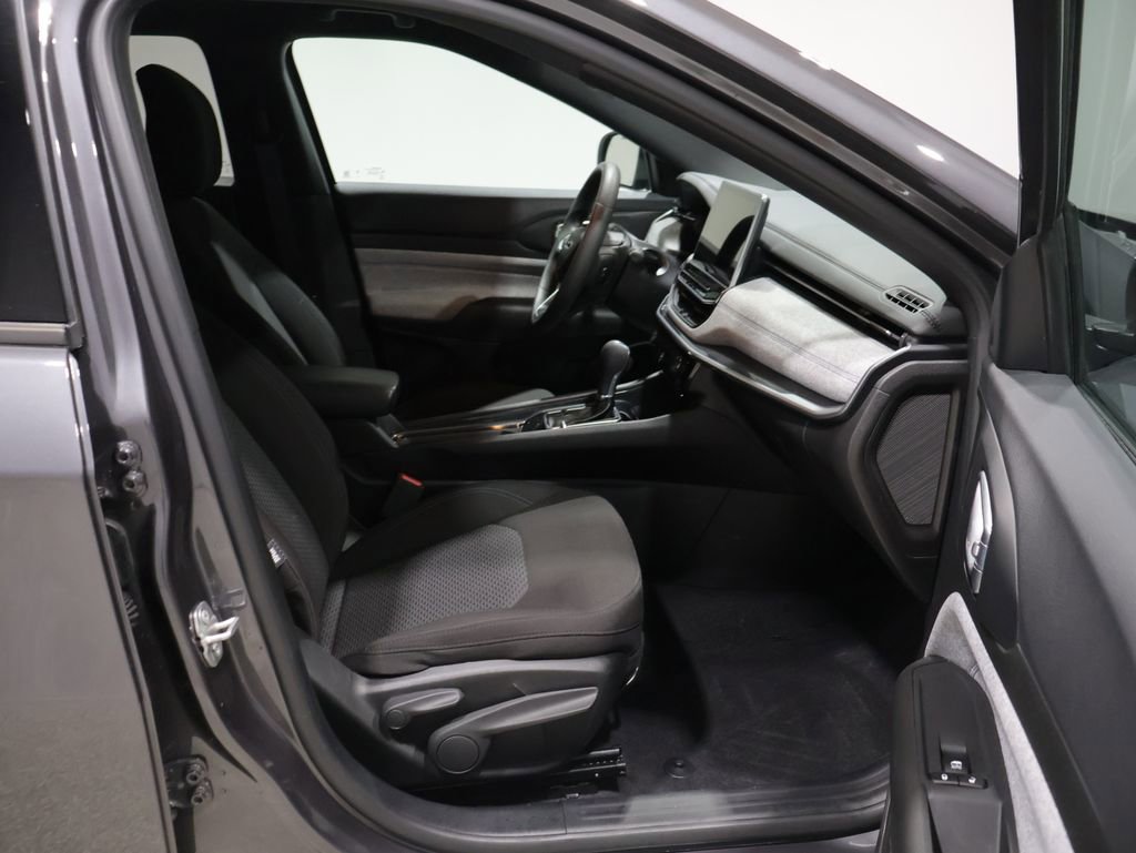 Used 2024 Jeep Compass Sport image 22