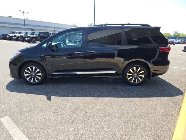 Used 2020 Toyota Sienna XLE w/ XLE Navigation Package AWD/4WD image 32