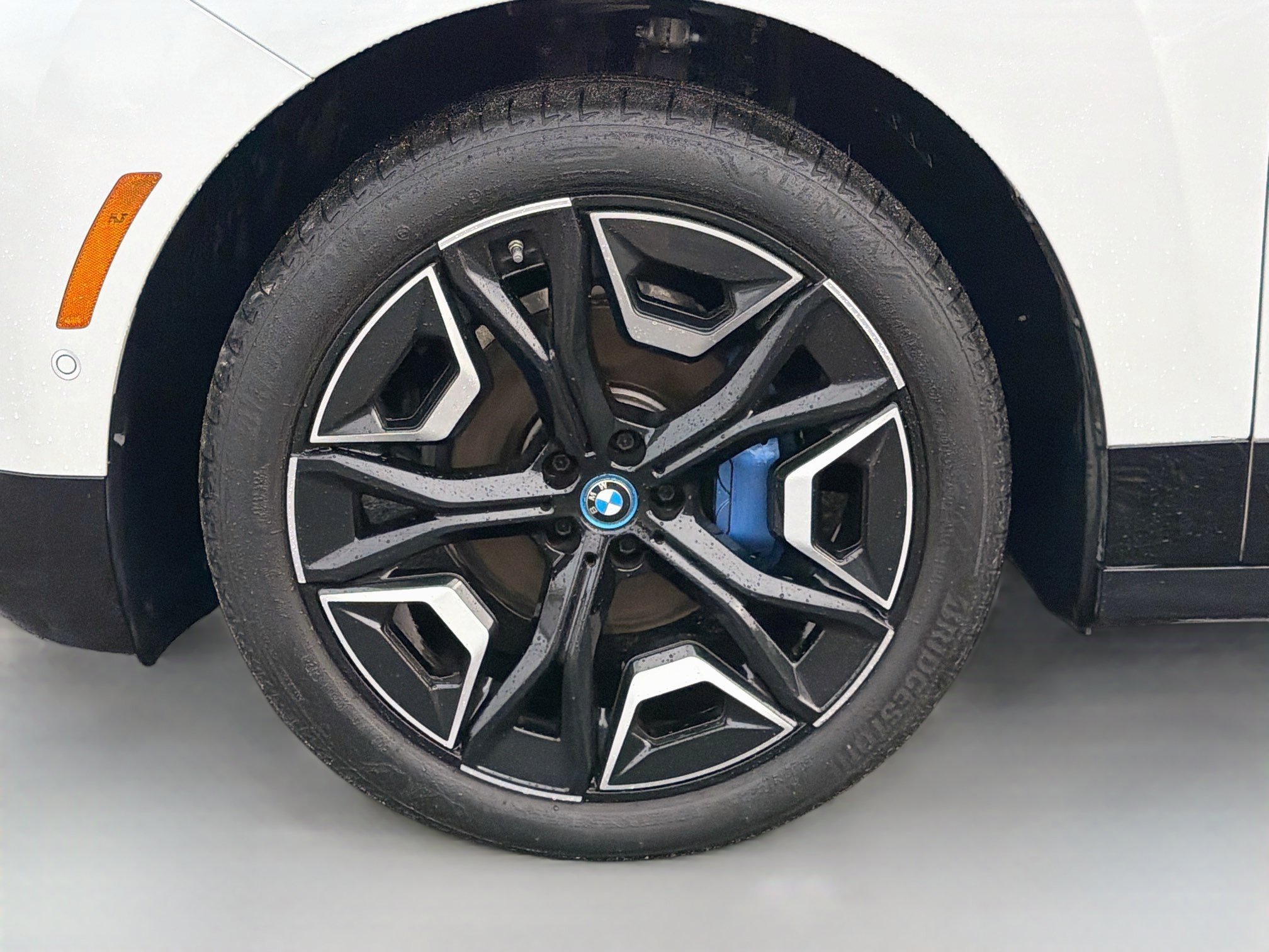 Used 2024 BMW iX xDrive50 w/ Premium Package AWD/4WD image 41