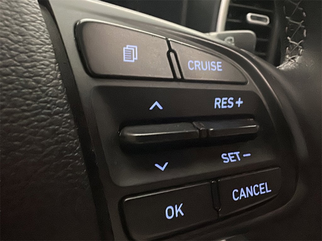 Certified 2022 Hyundai Venue SEL image 21