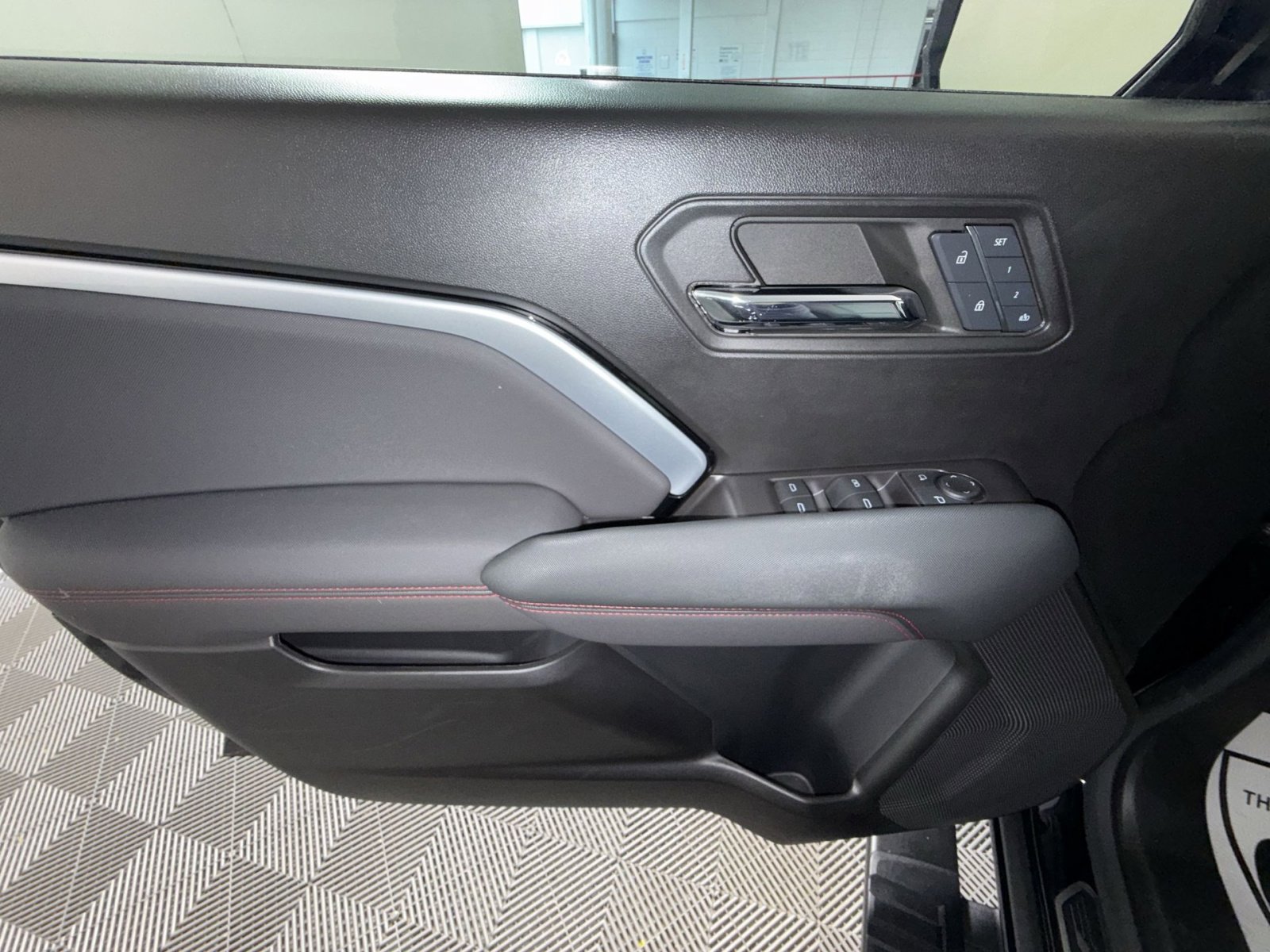 Used 2024 Chevrolet Colorado Z71 w/ LPO, Dark Essentials Package AWD/4WD image 15