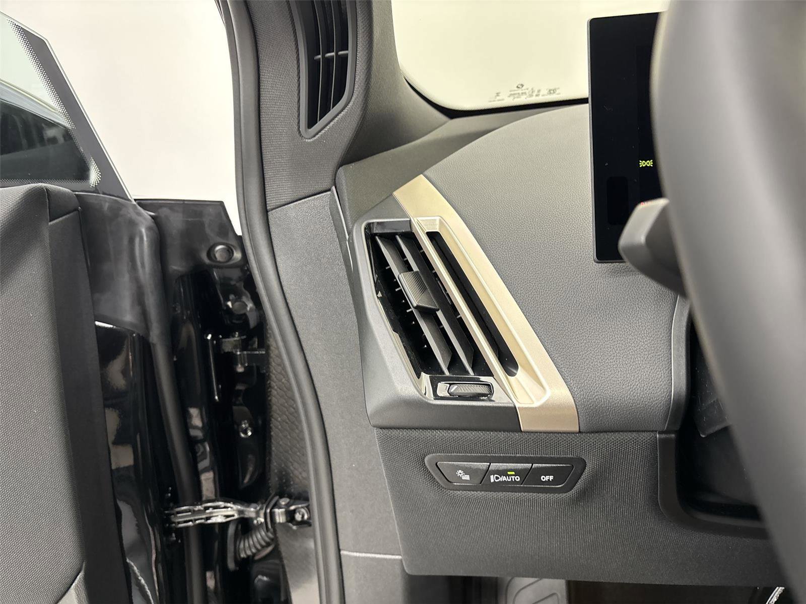 New 2026 BMW iX xDrive45 w/ Executive Package image 31