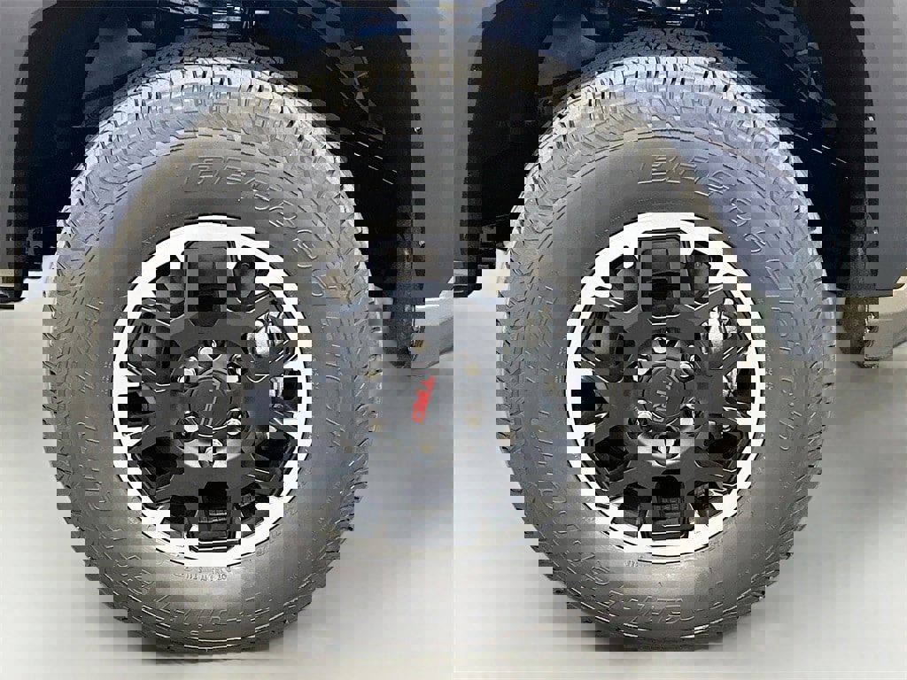 New 2025 Toyota Tacoma TRD Off-Road image 9