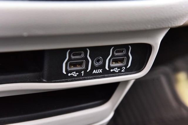 Used 2023 Chrysler Voyager LX image 15
