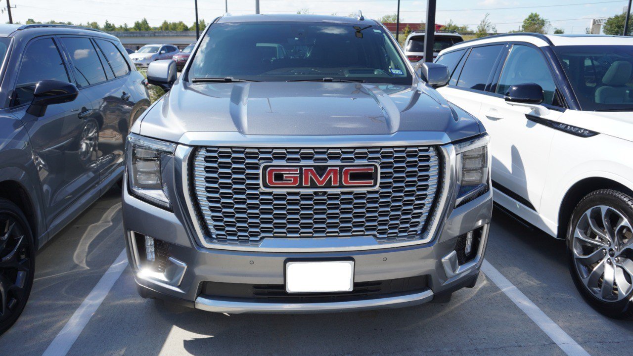 Used 2022 GMC Yukon Denali w/ Denali Premium Package AWD/4WD image 2