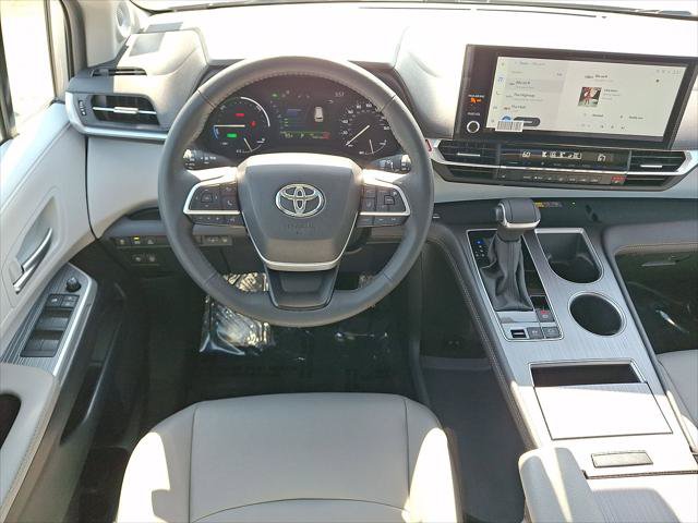 Certified 2025 Toyota Sienna XLE FWD image 22