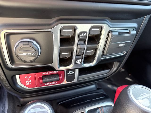 Used 2023 Jeep Gladiator Mojave w/ LED Lighting Group AWD/4WD image 18