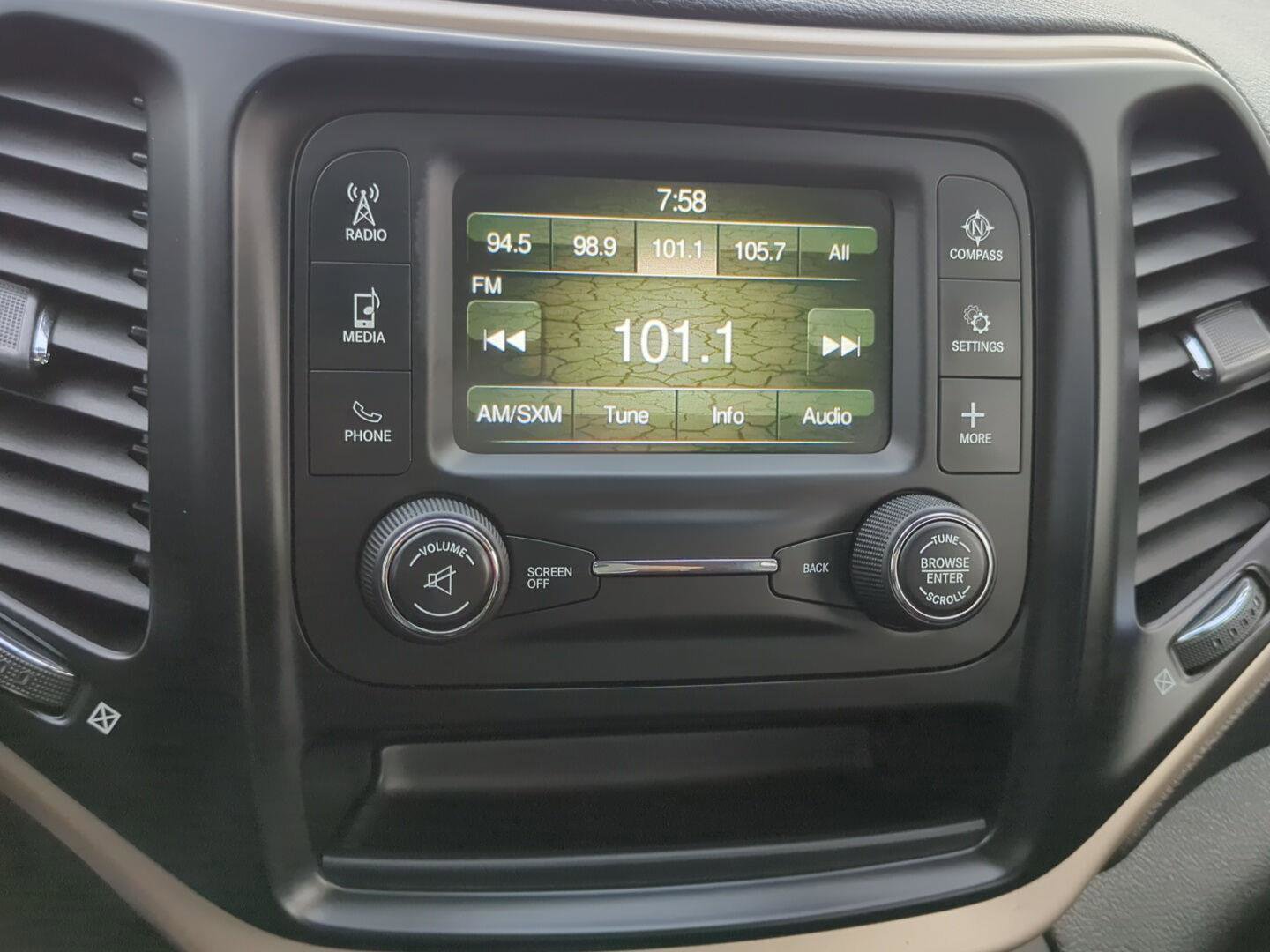 Used 2015 Jeep Cherokee Sport w/ Sport Appearance Group image 17