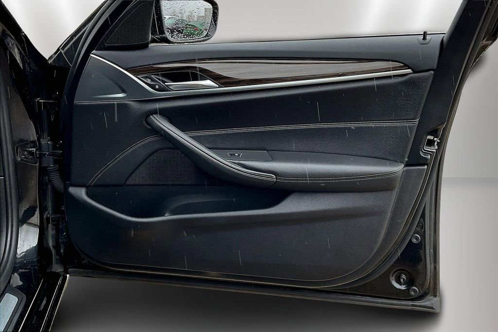 Used 2019 BMW 530e xDrive w/ Convenience Package image 28