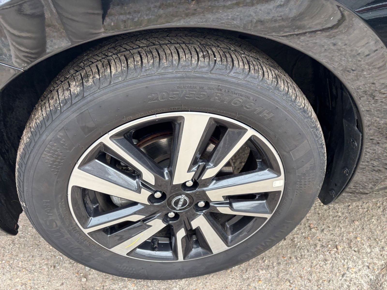 Used 2025 Nissan Versa SV image 30