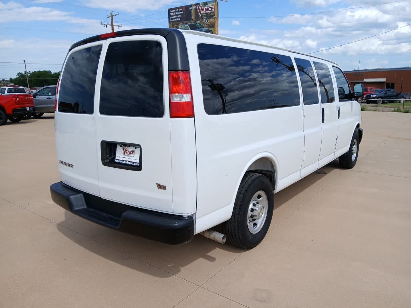 Used 2025 Chevrolet Express 3500 LS RWD image 7