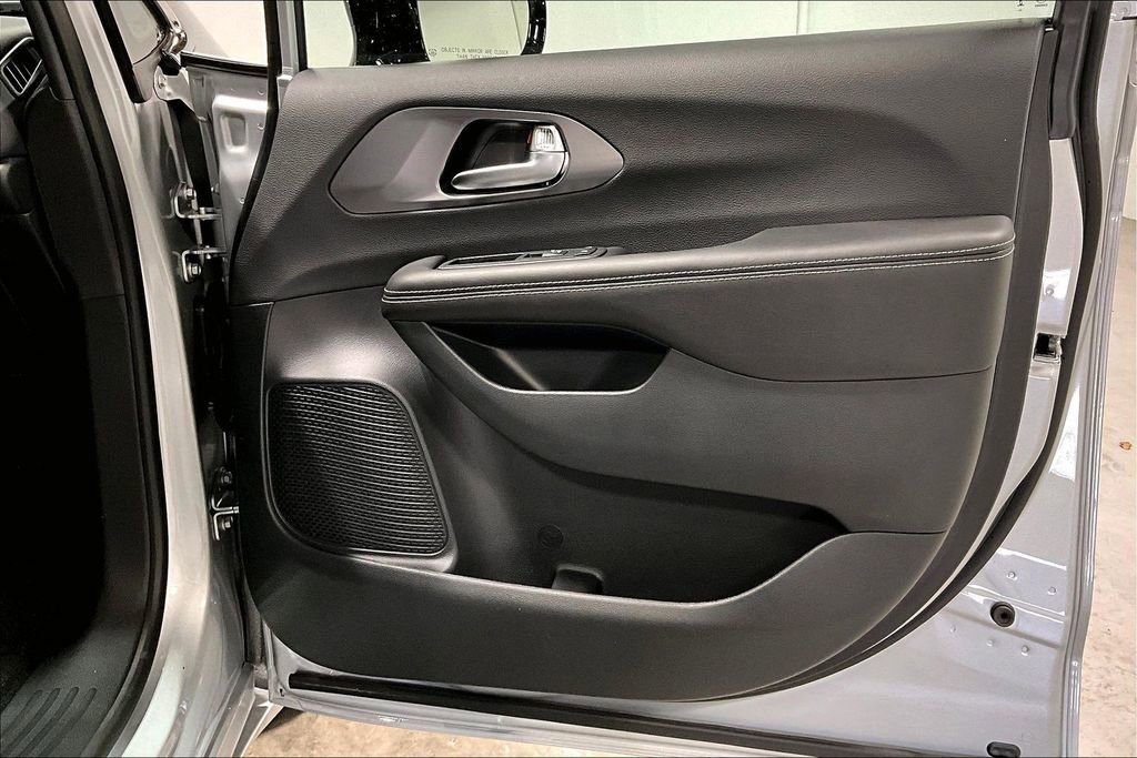 New 2026 Chrysler Voyager LX image 11