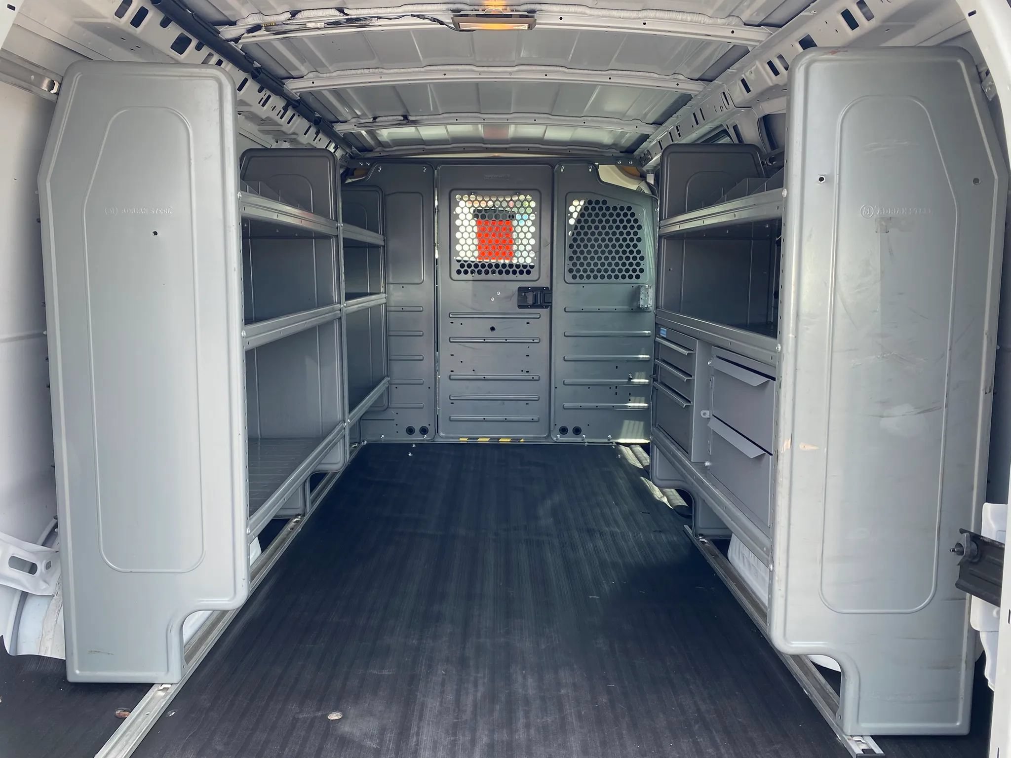 Used 2011 Chevrolet Express 2500 RWD image 24