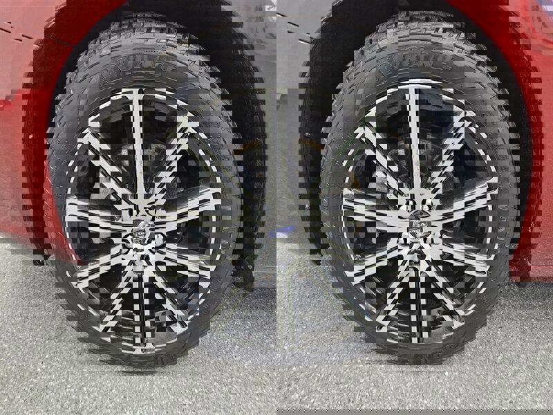 Used 2017 Volvo S60 T5 Inscription Platinum image 16