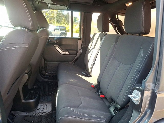 Used 2018 Jeep Wrangler Unlimited Sahara w/ Connectivity Group image 13