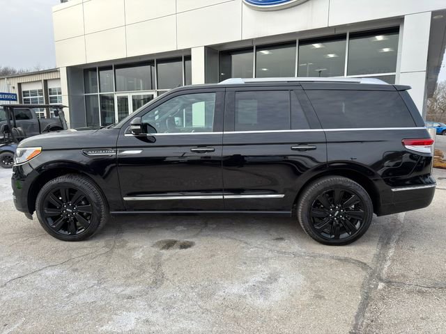 Used 2024 Lincoln Navigator Reserve w/ Monochromatic Package AWD/4WD image 4