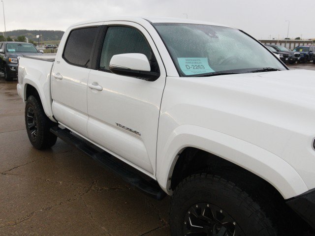 Used 2023 Toyota Tacoma SR5 AWD/4WD image 11