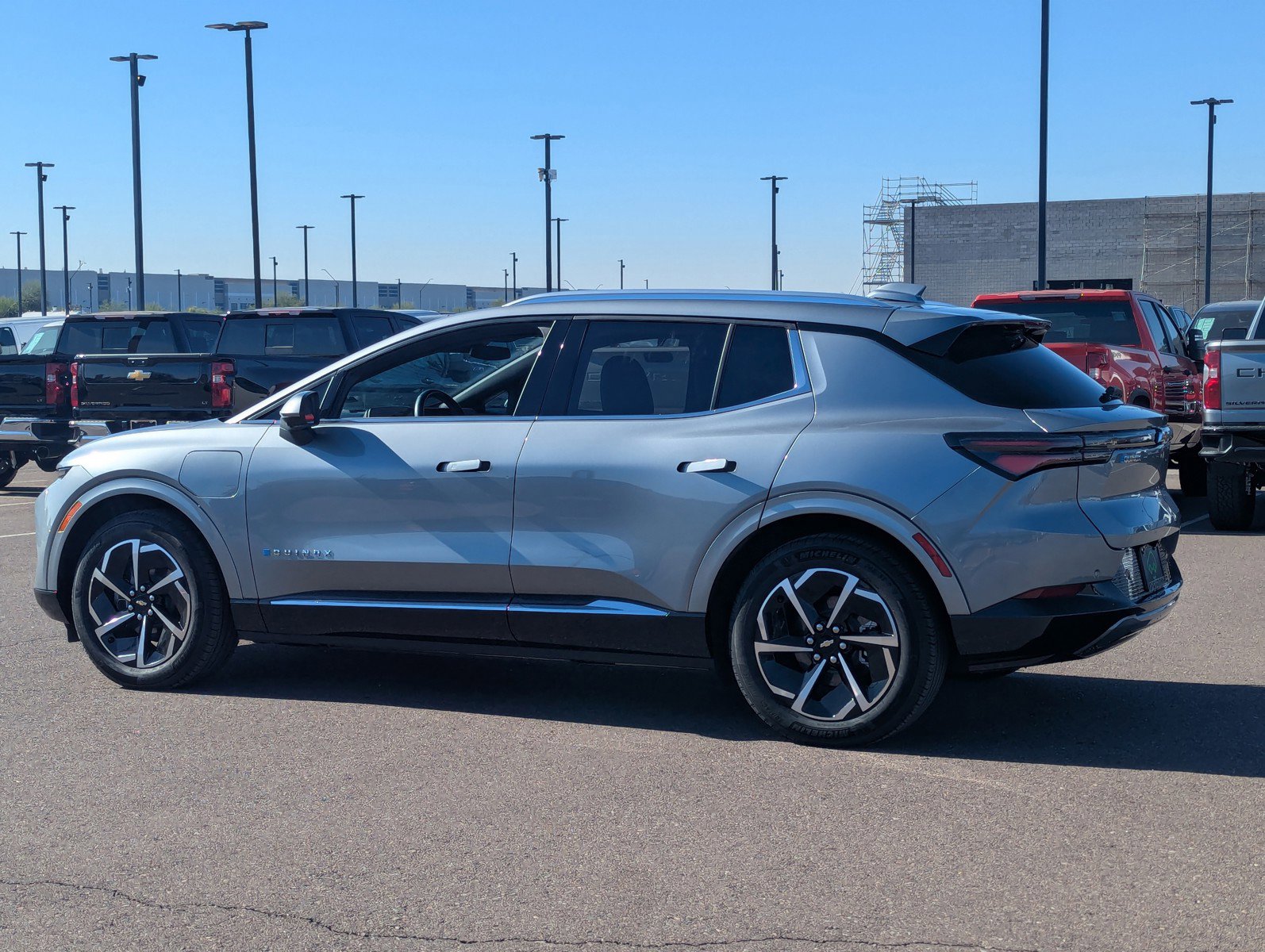 Used 2025 Chevrolet Equinox EV LT w/ Convenience Package image 4