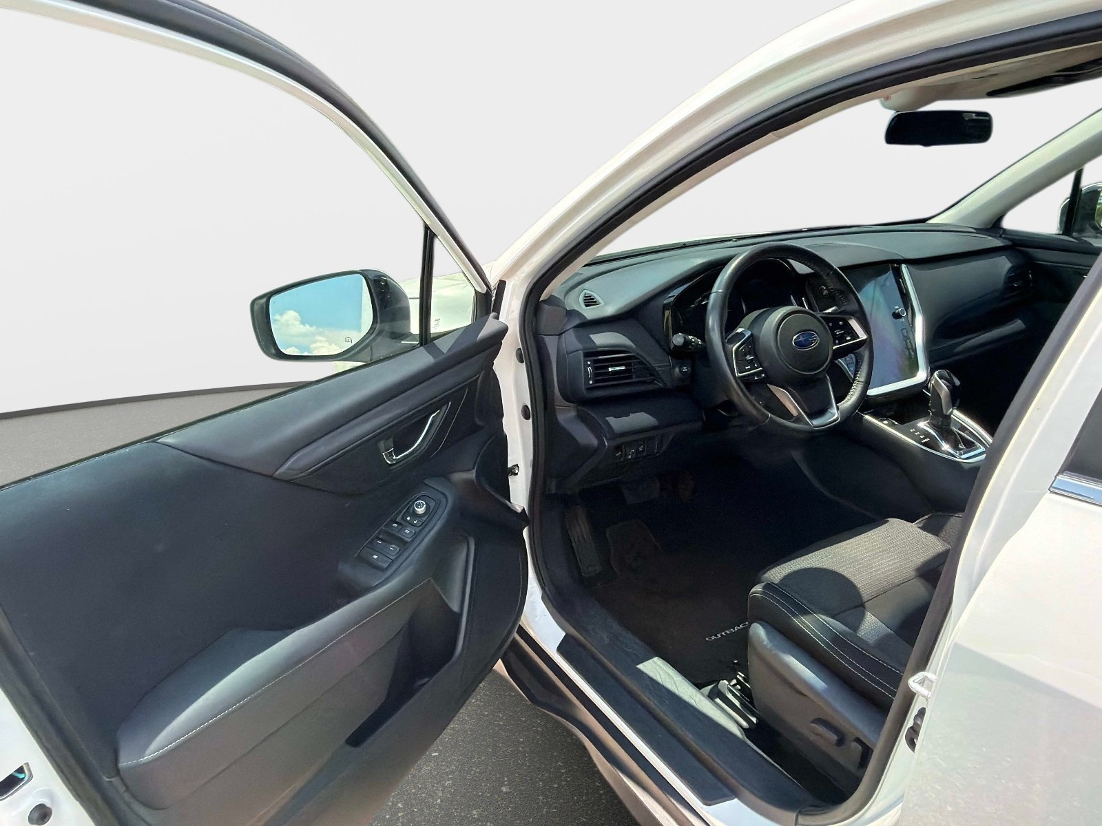 Used 2022 Subaru Outback Premium AWD/4WD image 17
