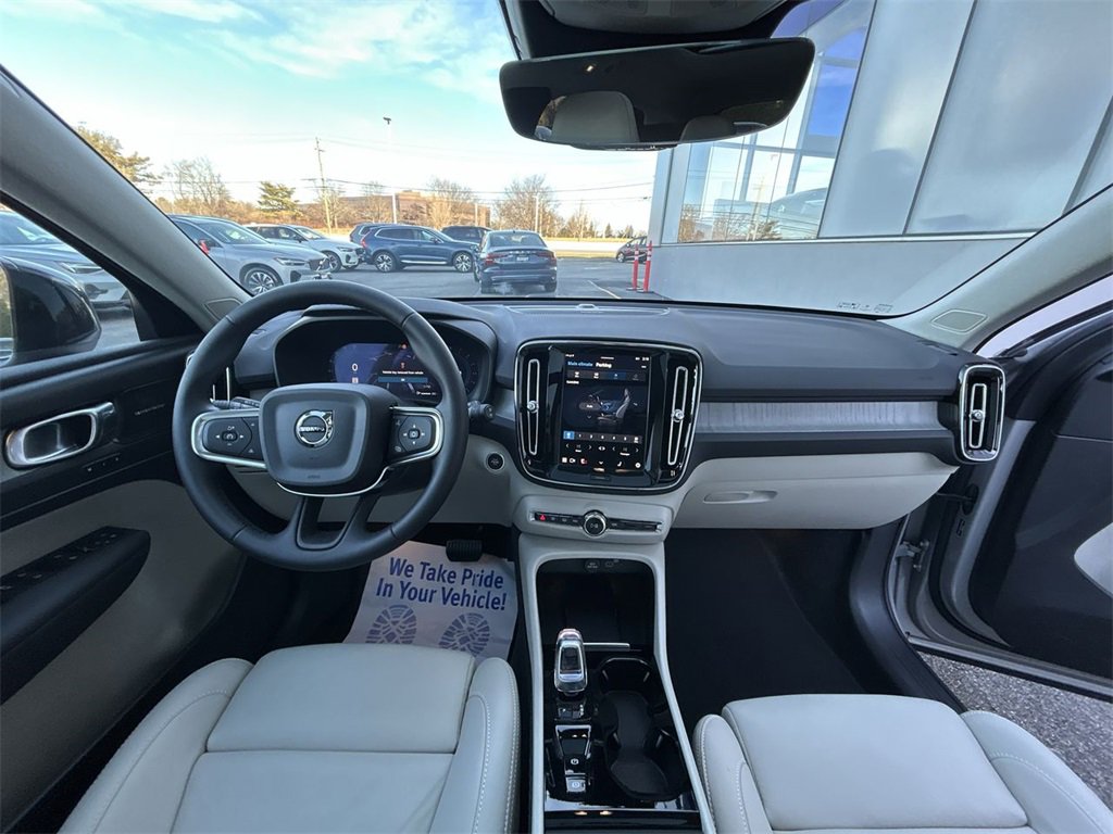 Certified 2025 Volvo XC40 B5 Ultra w/ Protection Package Premier image 12