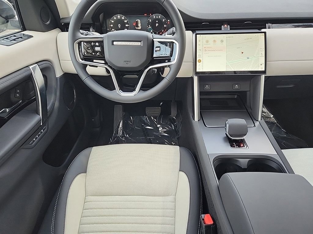 Used 2025 Land Rover Discovery Sport S image 4