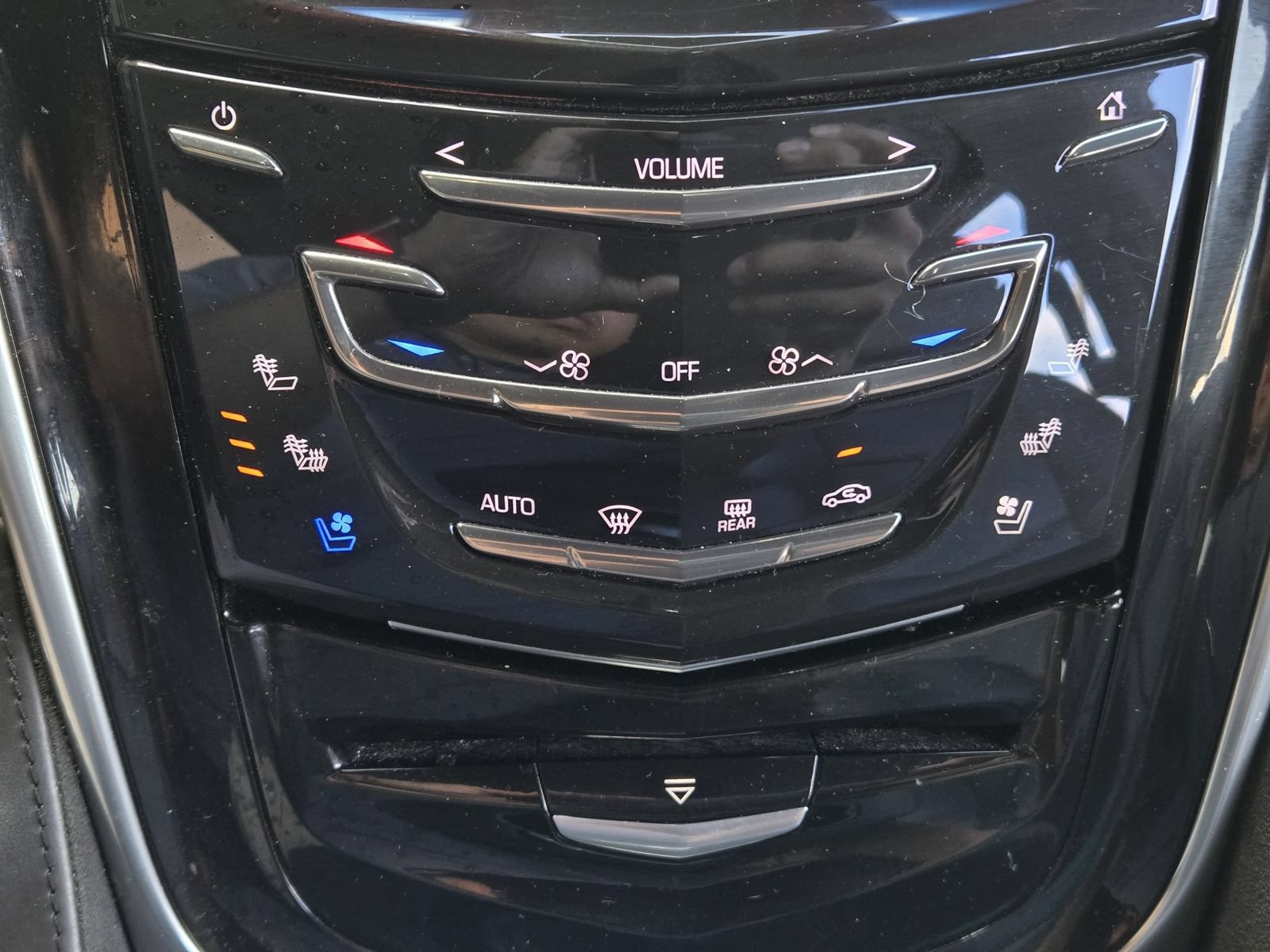 Used 2020 Cadillac Escalade Platinum AWD/4WD image 18