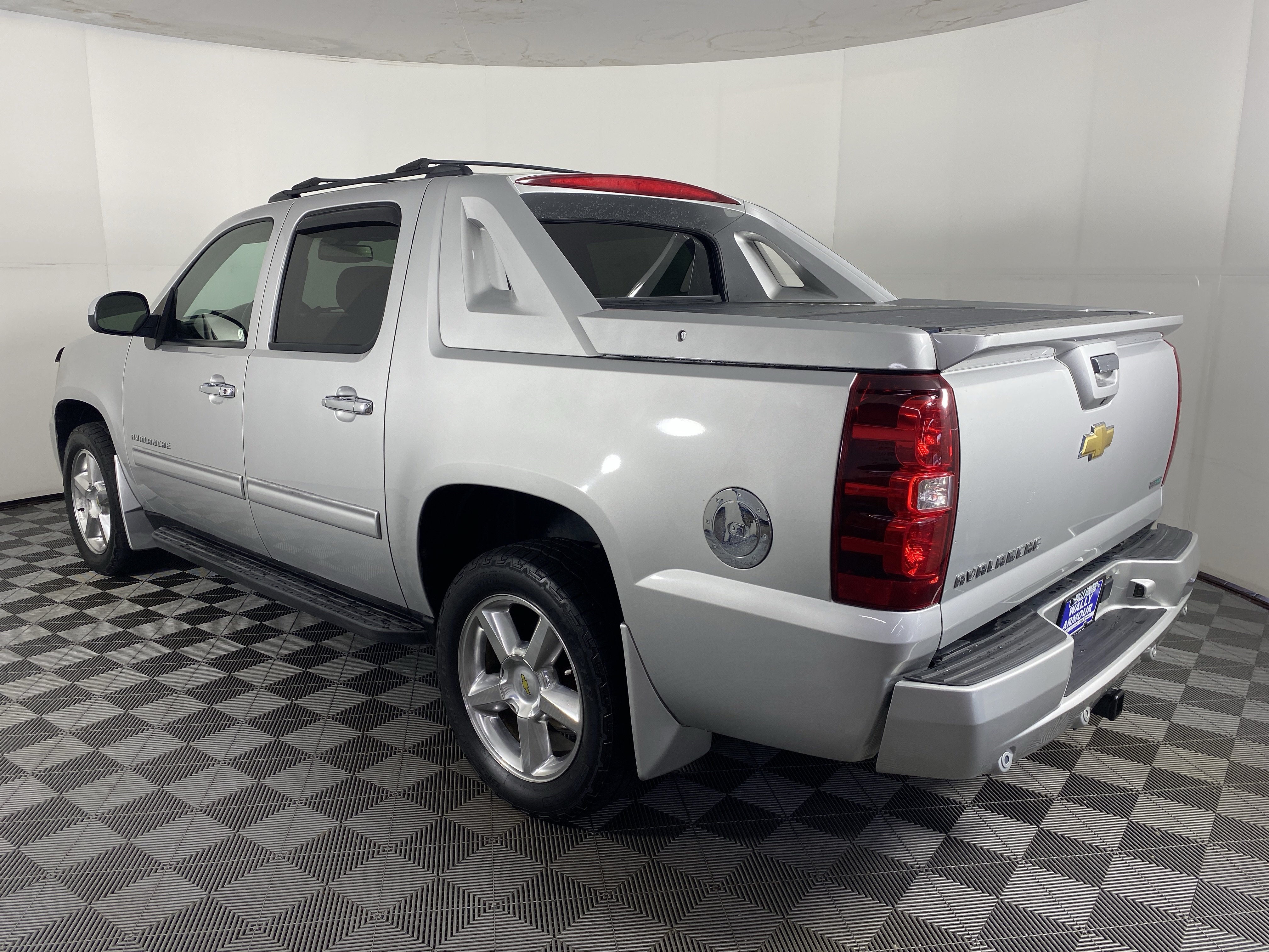Used 2011 Chevrolet Avalanche LS w/ Regional Value Package AWD/4WD image 6