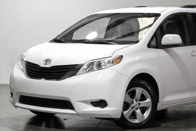 Used 2011 Toyota Sienna LE FWD image 6