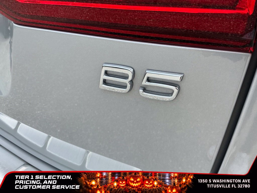 Used 2023 Volvo XC60 B5 Ultimate w/ Protection Package Premier FWD image 19
