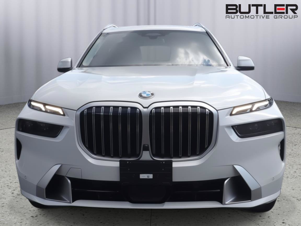Used 2025 BMW X7 xDrive40i AWD/4WD image 2