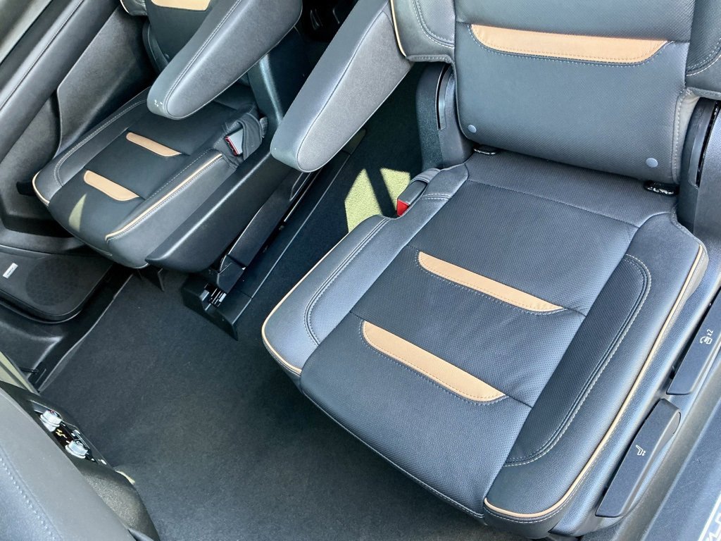 Used 2023 GMC Yukon XL AT4 image 29