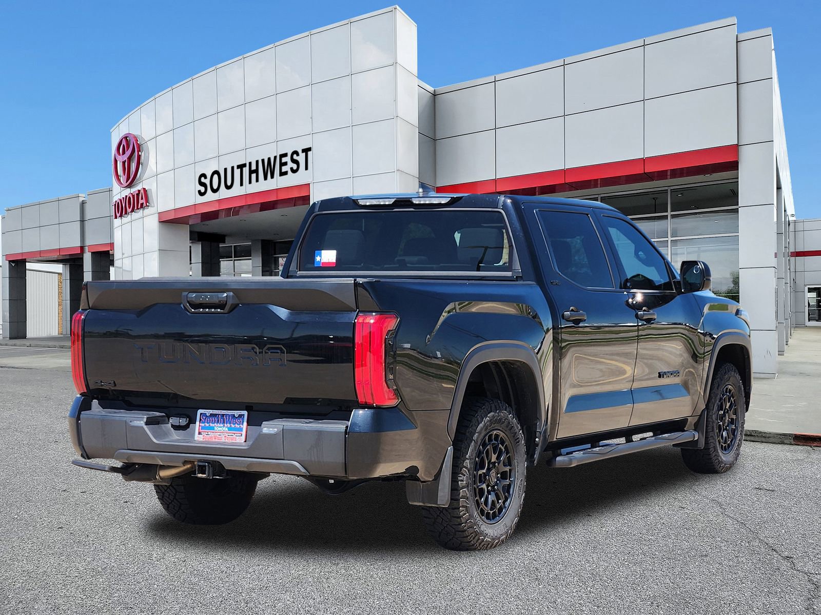 Used 2025 Toyota Tundra SR5 AWD/4WD image 5