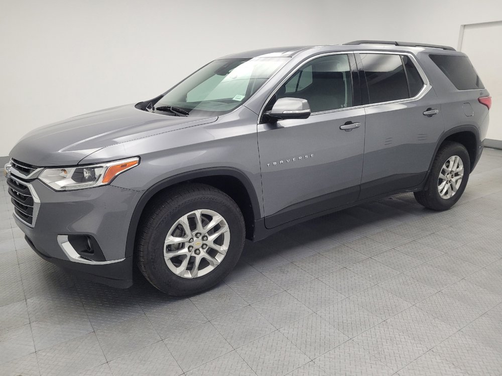 Used 2020 Chevrolet Traverse LT image 2