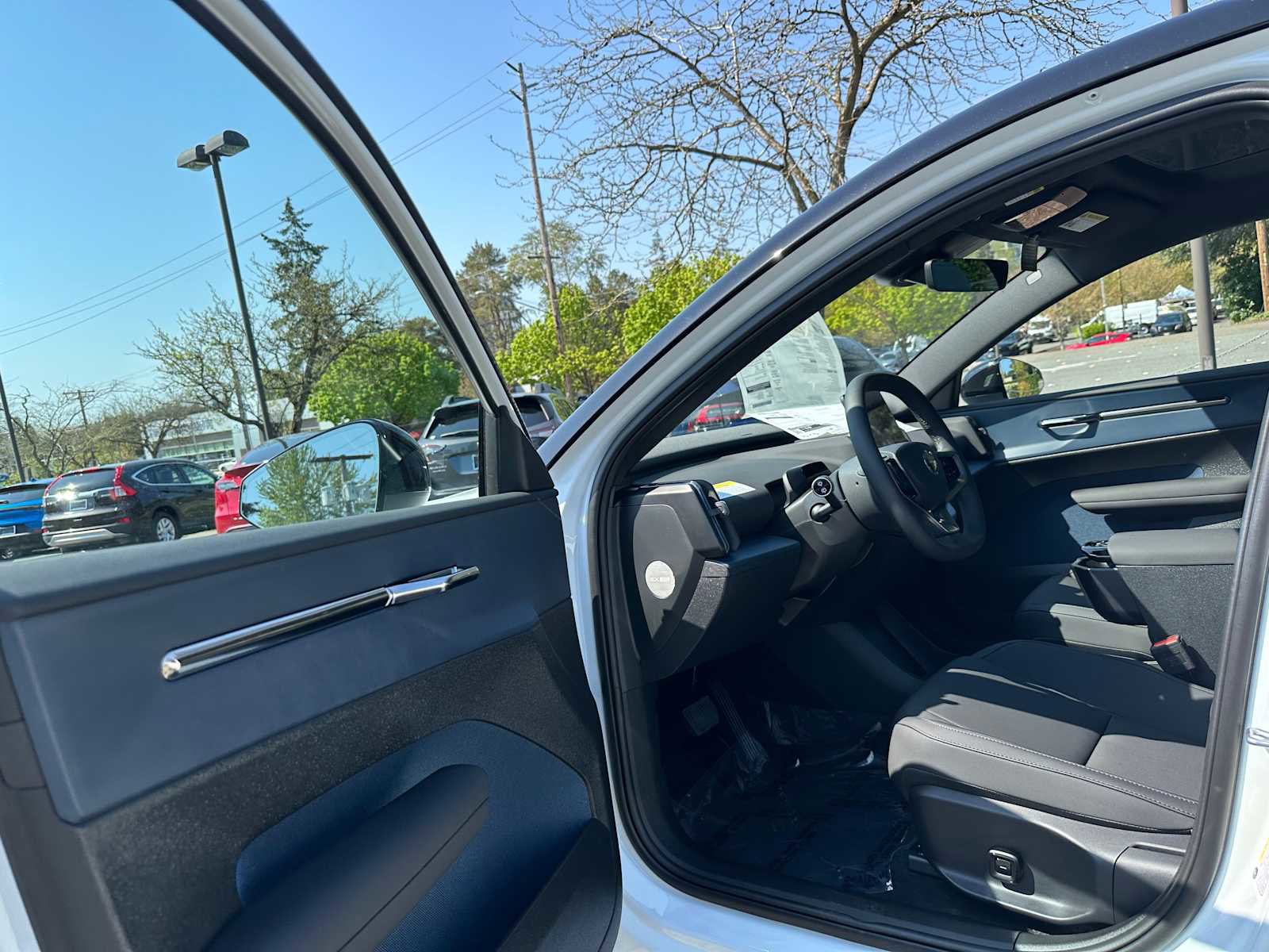 New 2025 Volvo EX30 Plus w/ Protection Package Premier image 20