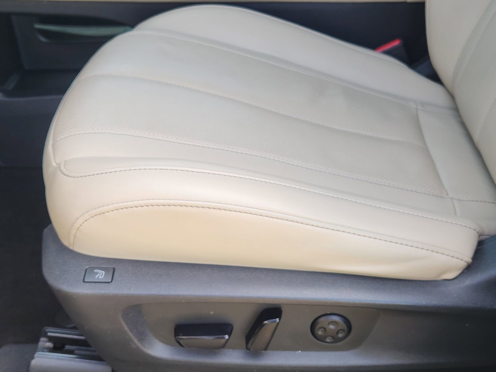 Used 2023 INFINITI QX60 Sensory w/ Cargo Package AWD/4WD image 27