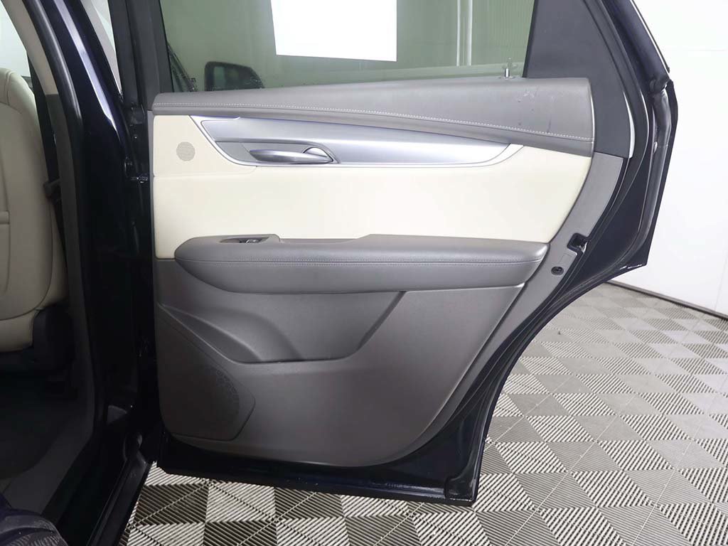 Used 2017 Cadillac XT5 Premium Luxury w/ LPO, Wheel Lock Package AWD/4WD image 28