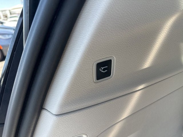 Used 2019 Chrysler Pacifica Limited FWD image 10