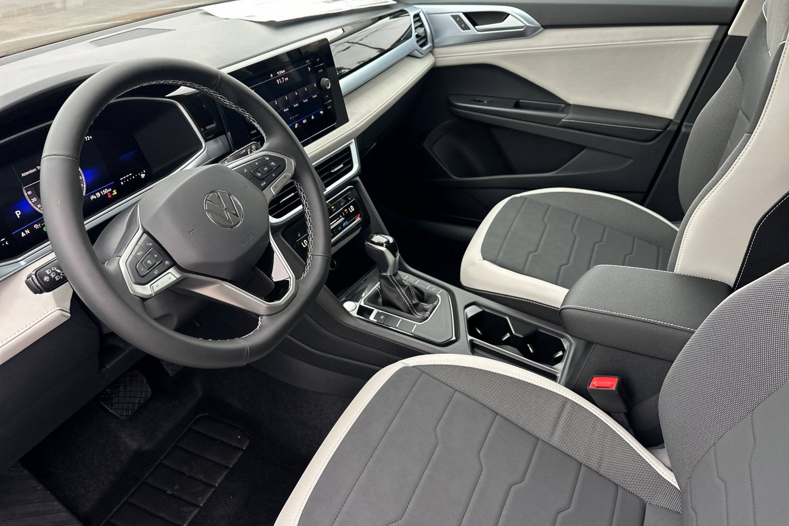 New 2026 Volkswagen Taos SE FWD image 10