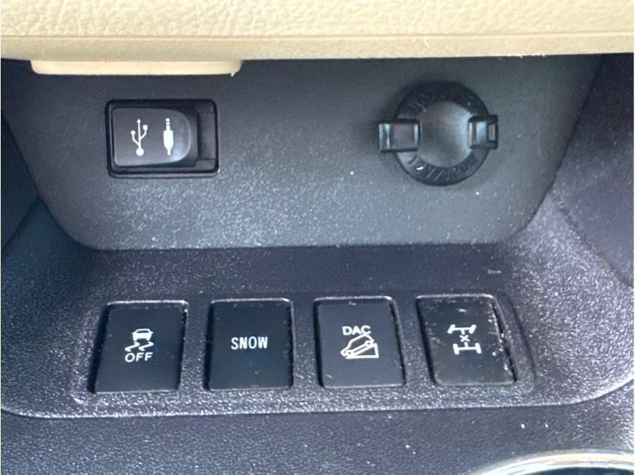 Used 2015 Toyota Highlander XLE AWD/4WD image 31